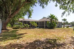 8232 Country Oaks Ct, Sarasota, FL 34243 - Photo 11
