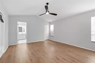 8232 Country Oaks Ct, Sarasota, FL 34243 - Photo 25