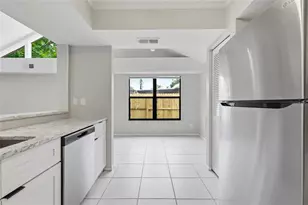8232 Country Oaks Ct, Sarasota, FL 34243 - Photo 15