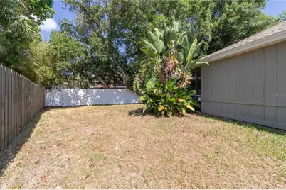 8232 Country Oaks Court, Sarasota, FL 34243 - Photo 9