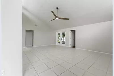8232 Country Oaks Court, Sarasota, FL 34243 - Photo 19