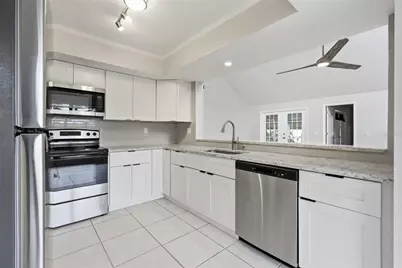 8232 Country Oaks Court, Sarasota, FL 34243 - Photo 17
