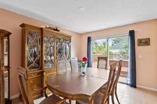 3910 77th Pl E, Sarasota, FL 34243 - Photo 11