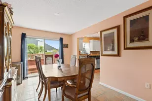 3910 77th Pl E, Sarasota, FL 34243 - Photo 9