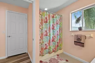 3910 77th Pl E, Sarasota, FL 34243 - Photo 25