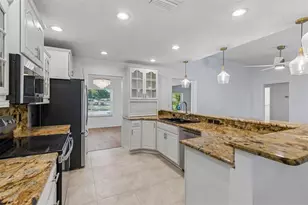 16205 Sawgrass Cir, Tampa, FL 33624 - Photo 39