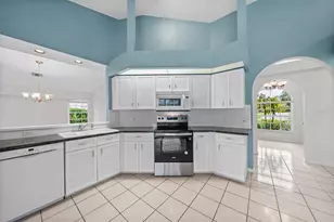 555 Park Estates Square, Venice, FL 34293 - Photo 9