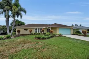 732 S Gondola Dr, Venice, FL 34293 - Photo 3
