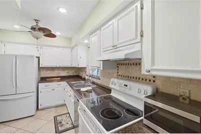 404 Oxford Drive #404, Nokomis, FL 34275 - Photo 9