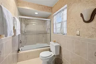 404 Oxford Dr, Nokomis, FL 34275 - Photo 15
