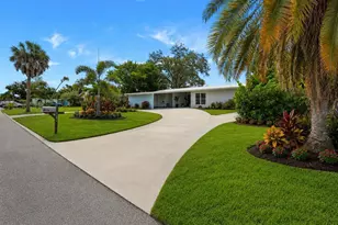 138 Holly Ave, Sarasota, FL 34243 - Photo 3