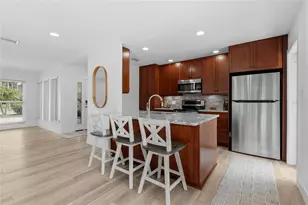 138 Holly Ave, Sarasota, FL 34243 - Photo 5