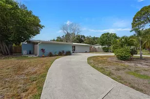 138 Holly Ave, Sarasota, FL 34243 - Photo 39