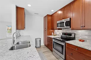 138 Holly Ave, Sarasota, FL 34243 - Photo 13