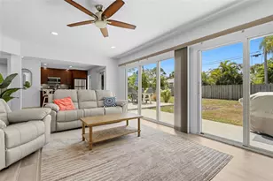 138 Holly Ave, Sarasota, FL 34243 - Photo 7