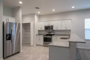 1097 Grantham Dr, Sarasota, FL 34234 - Photo 3
