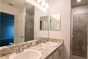 1097 Grantham Dr, Sarasota, FL 34234 - Photo 9