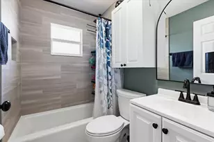 4050 Rockefeller Ave, Sarasota, FL 34231 - Photo 17