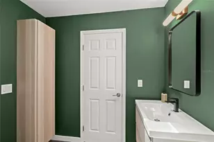 319 Bearded Oaks Cir, Sarasota, FL 34232 - Photo 29