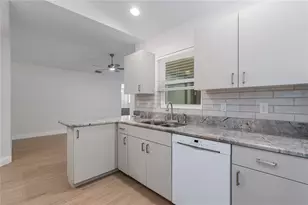 9206 31st St Ct E, Parrish, FL 34219 - Photo 11