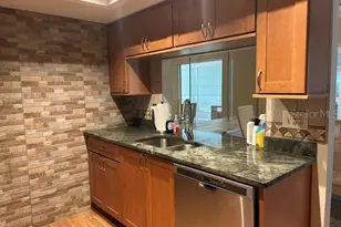 7102 W Country Club Dr N, Sarasota, FL 34243 - Photo 3
