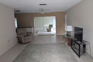 7102 W Country Club Dr N, Sarasota, FL 34243 - Photo 7