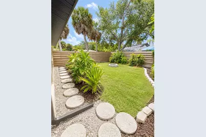 2428 Linwood Drive, Sarasota, FL 34232 - Photo 17