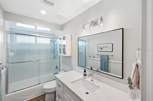 5121 Oxford Dr, Sarasota, FL 34242 - Photo 19