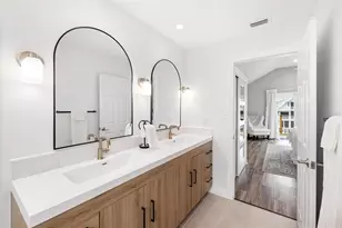 5121 Oxford Dr, Sarasota, FL 34242 - Photo 29