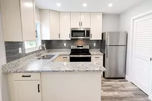 2728 Goodrich Ave, Sarasota, FL 34234 - Photo 5