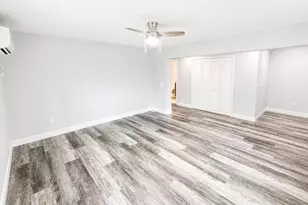 2728 Goodrich Ave, Sarasota, FL 34234 - Photo 9