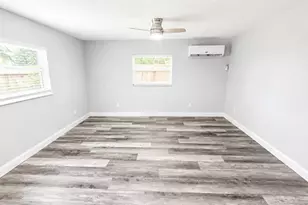 2728 Goodrich Ave, Sarasota, FL 34234 - Photo 11