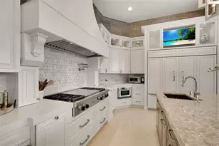 1372 Harbor Dr, Sarasota, FL 34239 - Photo 21