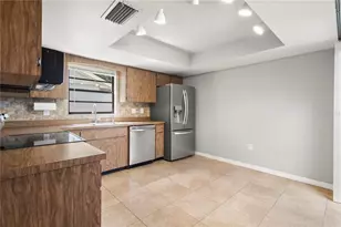 4152 Palau Dr, Sarasota, FL 34241 - Photo 9