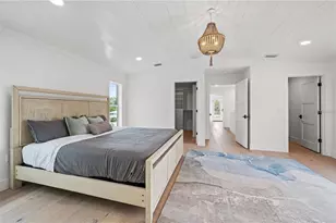 1647 Siesta Dr, Sarasota, FL 34239 - Photo 25
