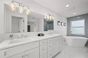 1647 Siesta Dr, Sarasota, FL 34239 - Photo 29