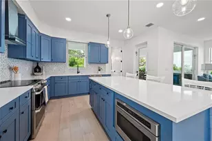 1647 Siesta Dr, Sarasota, FL 34239 - Photo 15