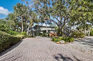 5451 Shadow Lawn Dr, Sarasota, FL 34242 - Photo 7