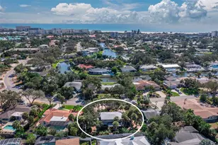 5451 Shadow Lawn Dr, Sarasota, FL 34242 - Photo 3