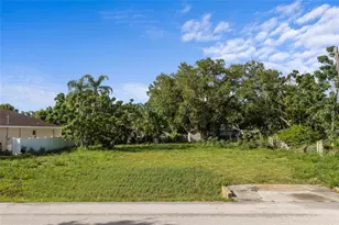 2930 Hawthorne St, Sarasota, FL 34239 - Photo 1