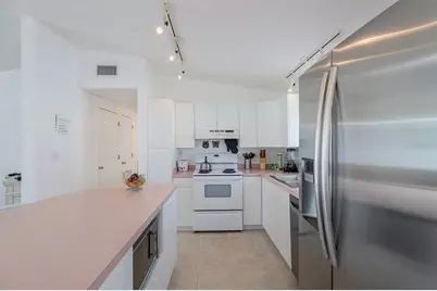 2804 Avenue C, Holmes Beach, FL 34217 - Photo 9