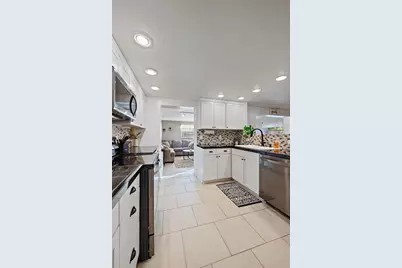 3376 7th Street, Sarasota, FL 34237 - Photo 9