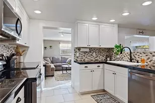 3376 7th St, Sarasota, FL 34237 - Photo 9