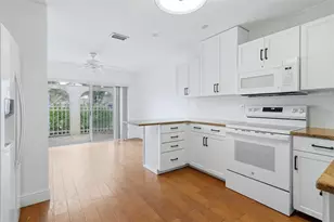 5273 Villa Majorca Ct, Sarasota, FL 34235 - Photo 5