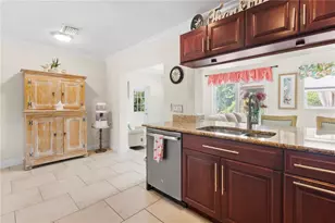 3326 Bougainvillea St, Sarasota, FL 34239 - Photo 9