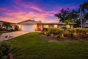 3326 Bougainvillea St, Sarasota, FL 34239 - Photo 3