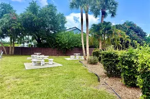 2612 Hidden Lake Dr N, Sarasota, FL 34237 - Photo 23