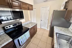 2612 Hidden Lake Dr N, Sarasota, FL 34237 - Photo 7