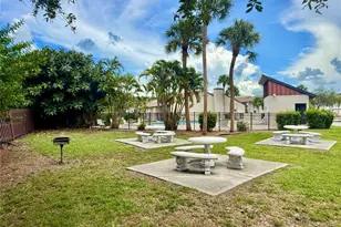 2612 Hidden Lake Dr N, Sarasota, FL 34237 - Photo 25