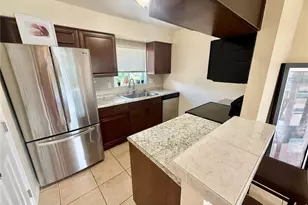 2612 Hidden Lake Dr N, Sarasota, FL 34237 - Photo 9